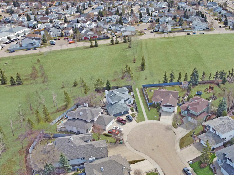 4003 38a Avenue NW, Edmonton, AB, T6L 6R5 - 47