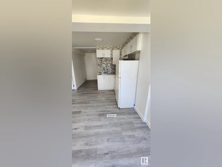 10712 103 Street NW, Edmonton, AB, T5H 2V8 - 11
