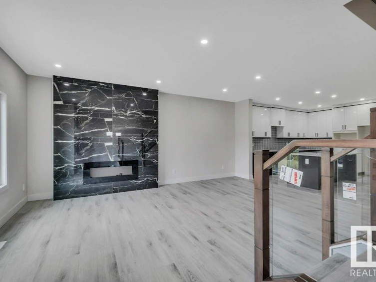 10419 55 Avenue, Edmonton, AB, T6H 0W5 - 6