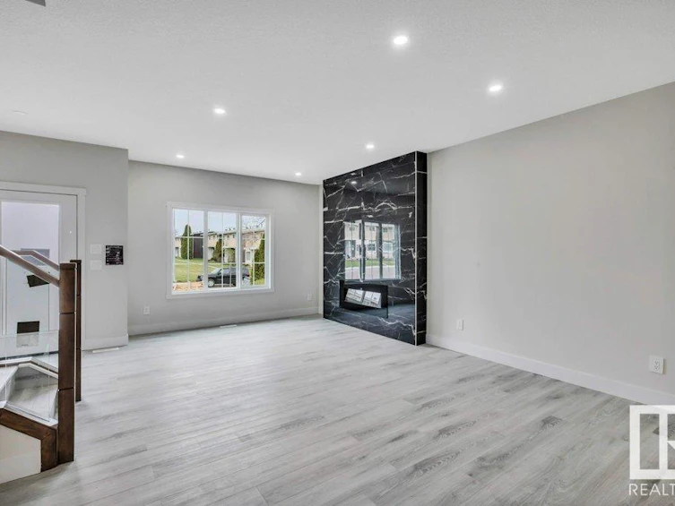 10419 55 Avenue, Edmonton, AB, T6H 0W5 - 9