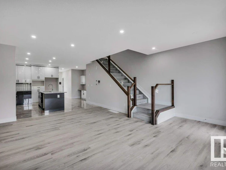 10419 55 Avenue, Edmonton, AB, T6H 0W5 - 10