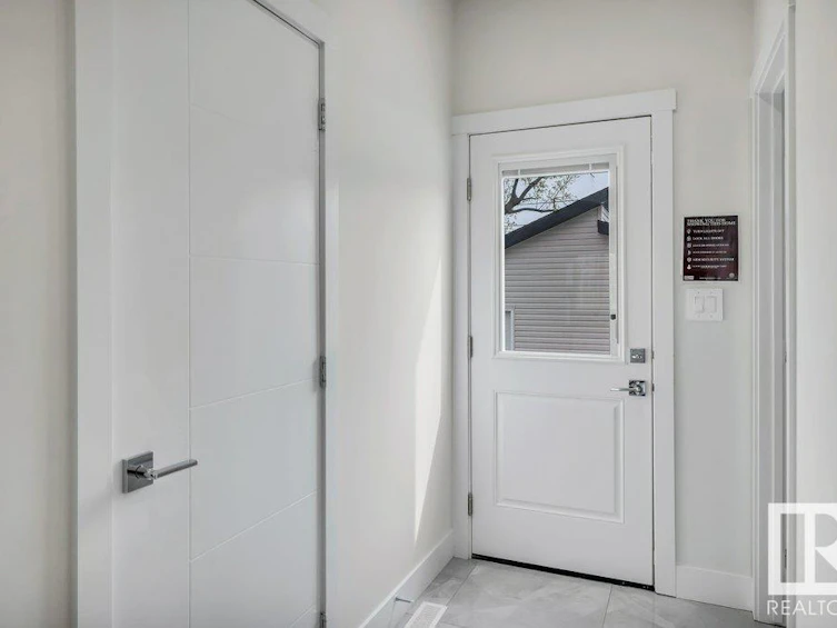 10419 55 Avenue, Edmonton, AB, T6H 0W5 - 21