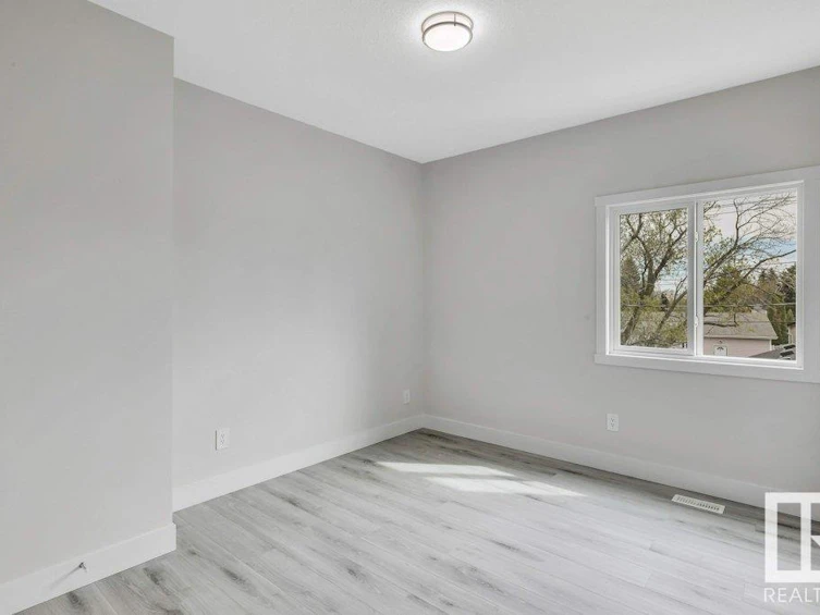 10419 55 Avenue, Edmonton, AB, T6H 0W5 - 30