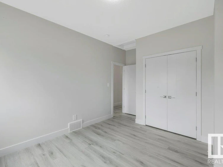 10419 55 Avenue, Edmonton, AB, T6H 0W5 - 31