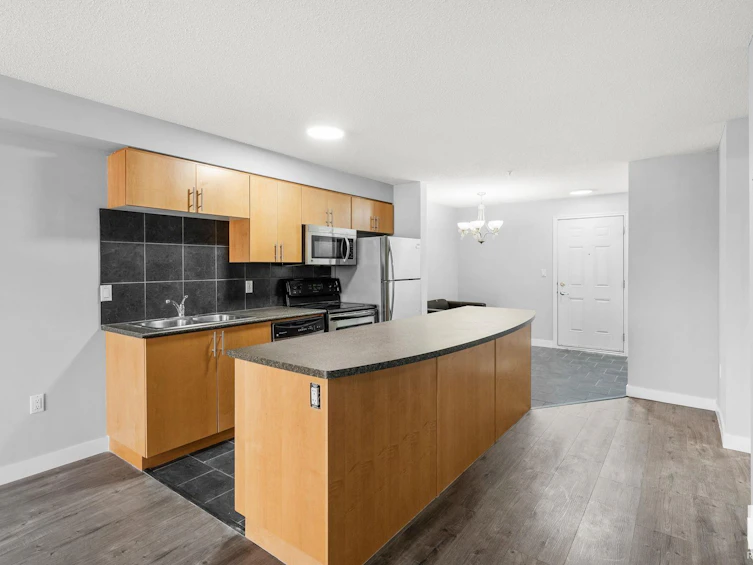 113-10118 106 Avenue, Edmonton, AB, T5H 0B8 - 12