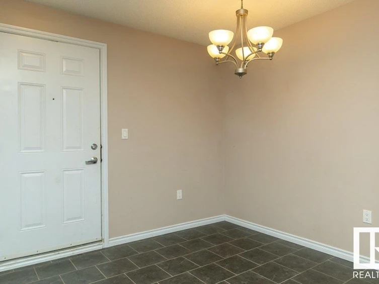 210-10118 106 Avenue NW, Edmonton, AB, T5H 0B8 - 5