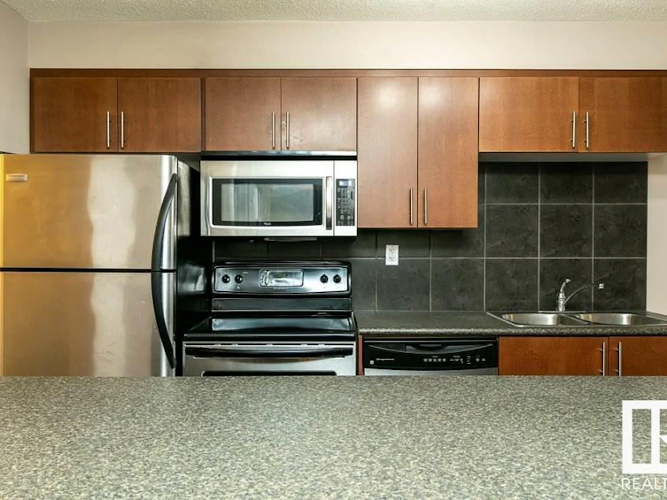 210-10118 106 Avenue NW, Edmonton, AB, T5H 0B8 - 7
