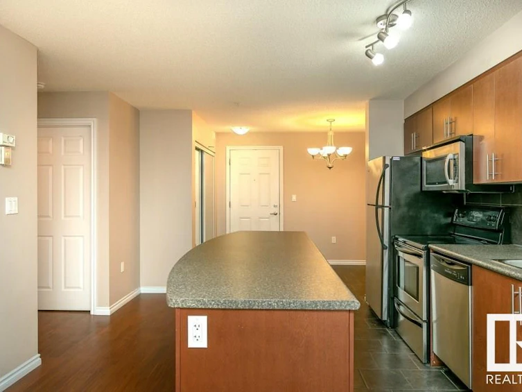 210-10118 106 Avenue NW, Edmonton, AB, T5H 0B8 - 8