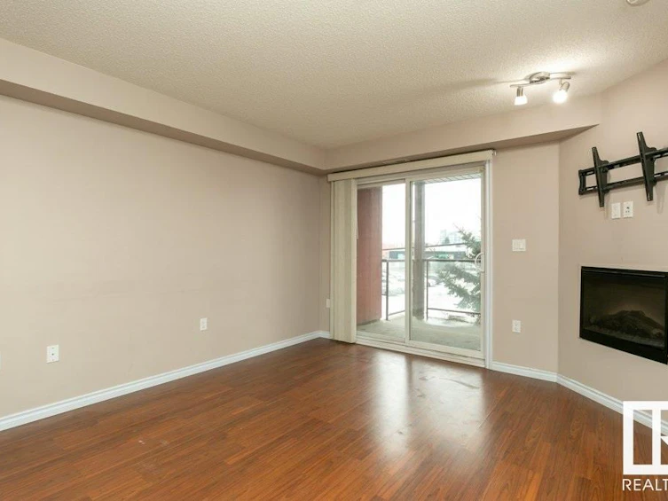 210-10118 106 Avenue NW, Edmonton, AB, T5H 0B8 - 12