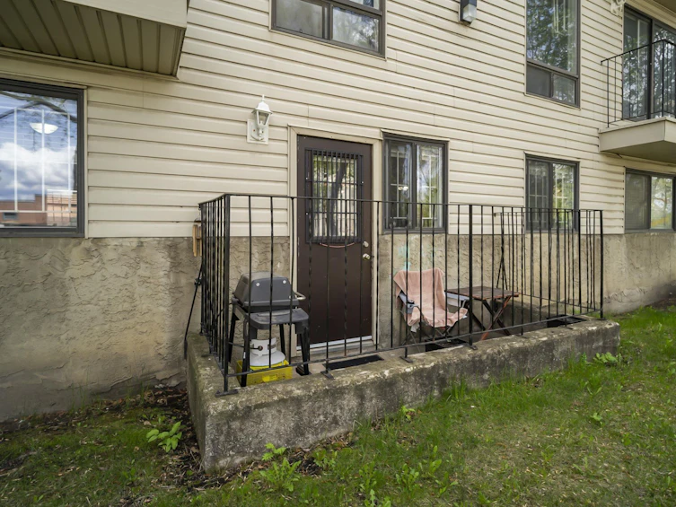 102-9323 105 Avenue NW, Edmonton, AB, T5H 0J7 - 23