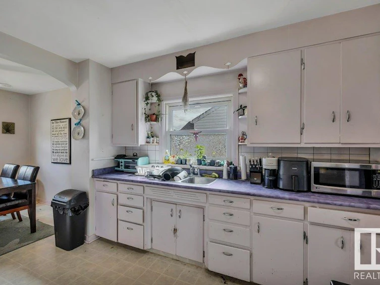 10985 130 Street, Edmonton, AB, T5M 0Z6 - 9