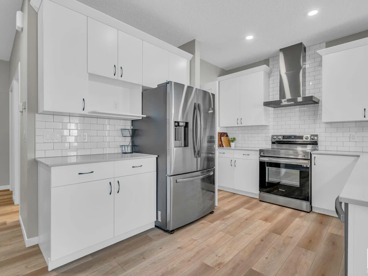 17644 49 Street, Edmonton, AB, T5Y 3Y1 - 4