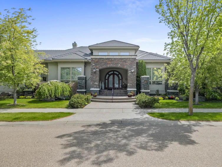 919 Hollingsworth Bend, Edmonton, AB, T6R 3L3