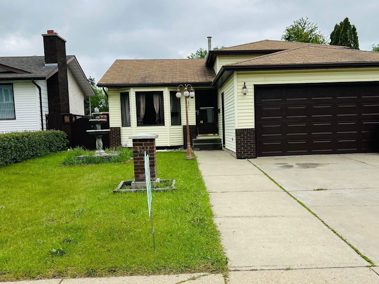 4531 25 Avenue NW, Edmonton, AB, T6L 3X6