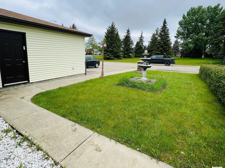 4531 25 Avenue NW, Edmonton, AB, T6L 3X6 - 5