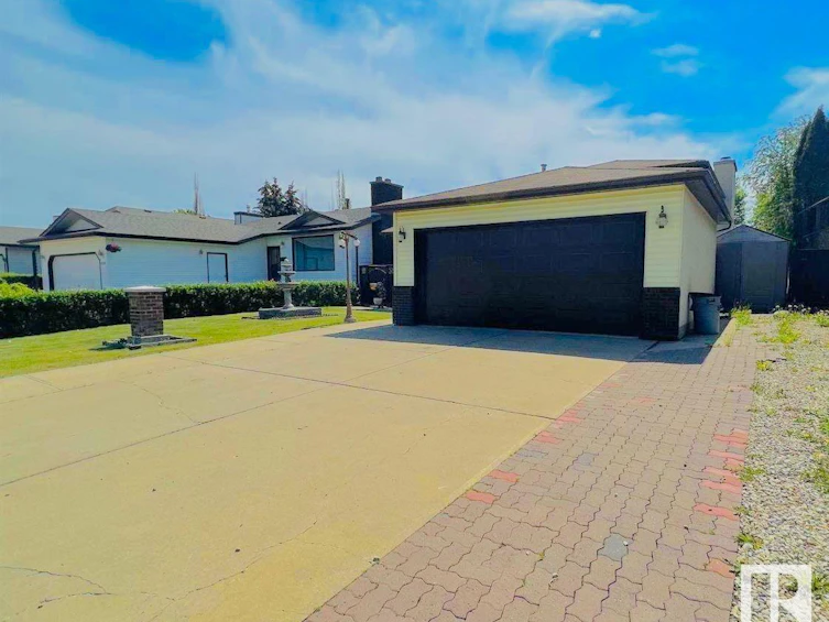 4531 25 Avenue NW, Edmonton, AB, T6L 3X6 - 6