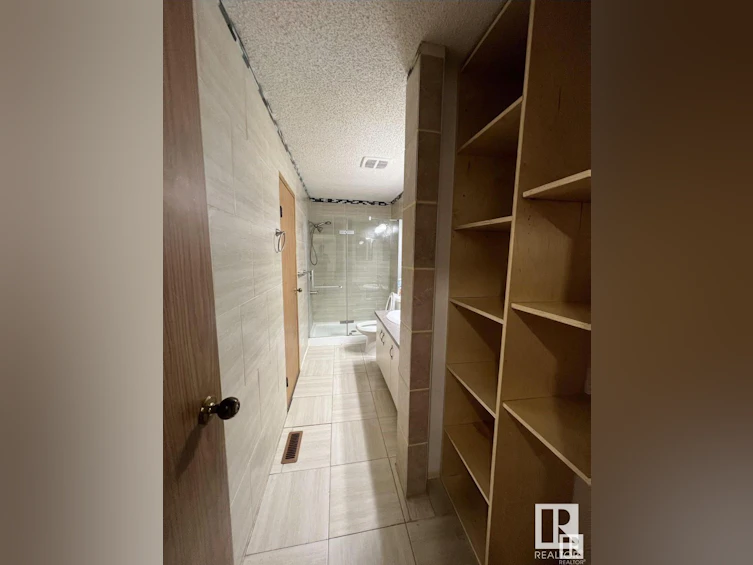 4531 25 Avenue NW, Edmonton, AB, T6L 3X6 - 14