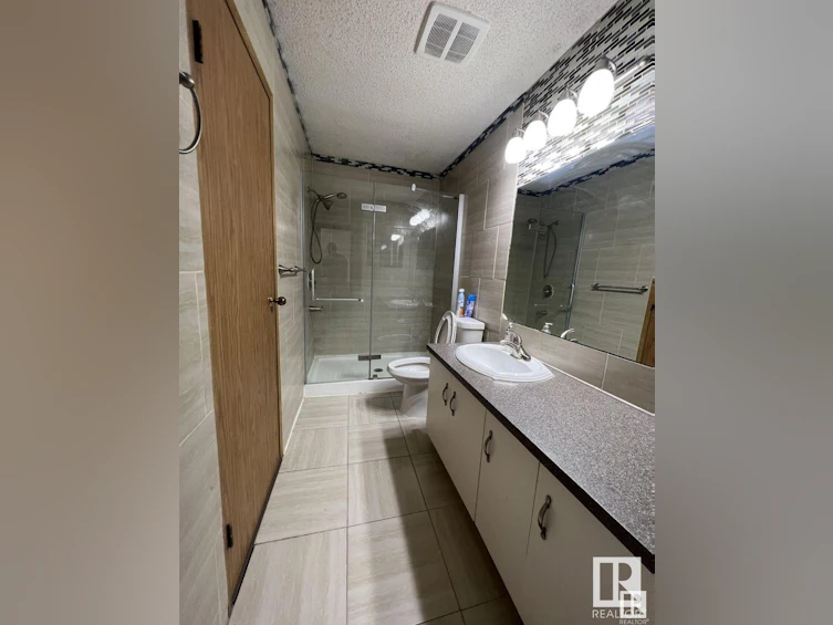 4531 25 Avenue NW, Edmonton, AB, T6L 3X6 - 15