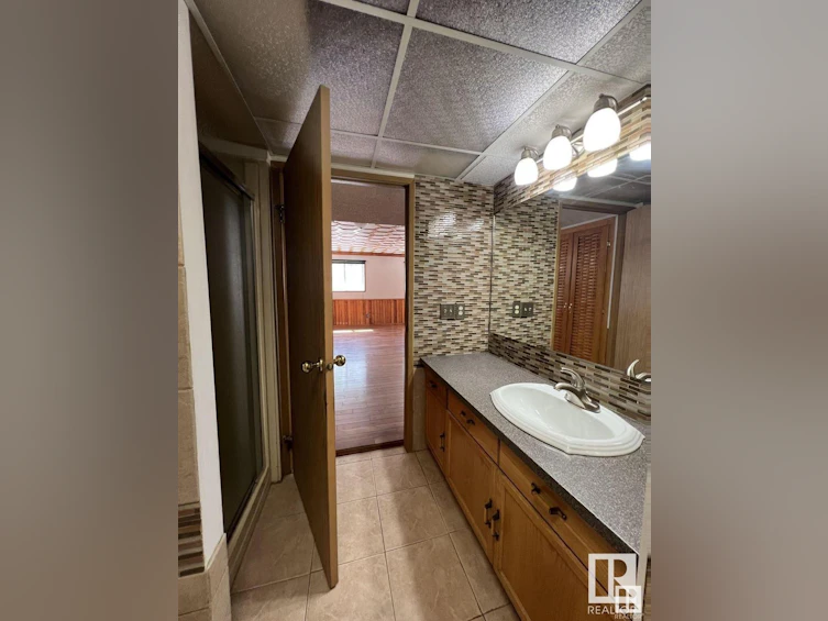 4531 25 Avenue NW, Edmonton, AB, T6L 3X6 - 16
