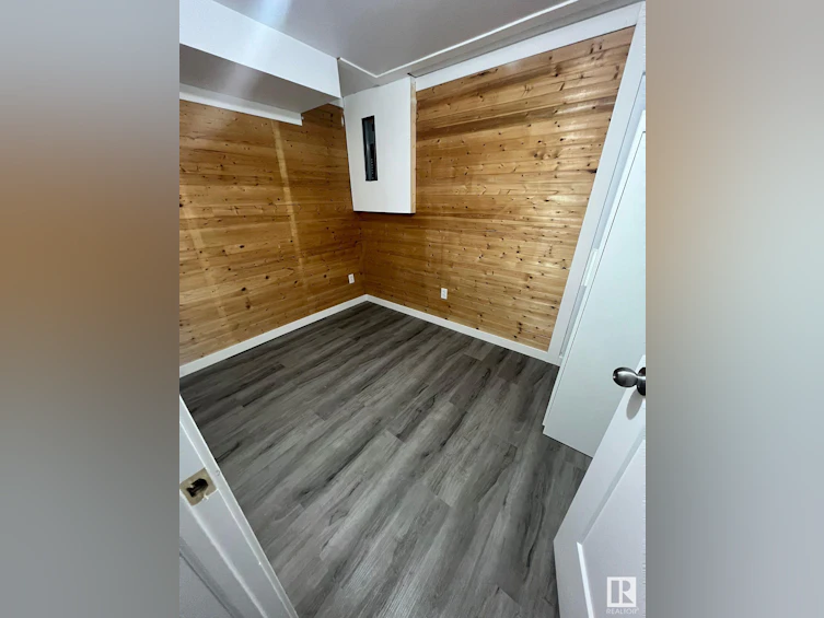 4531 25 Avenue NW, Edmonton, AB, T6L 3X6 - 17