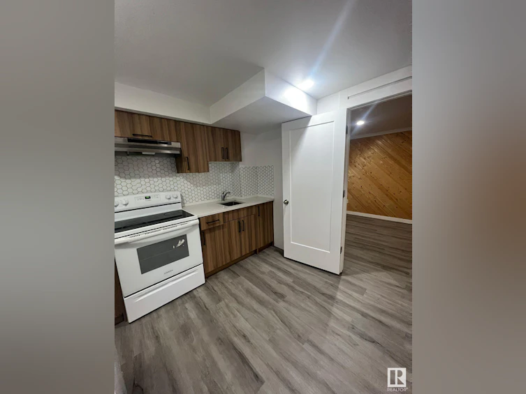 4531 25 Avenue NW, Edmonton, AB, T6L 3X6 - 22