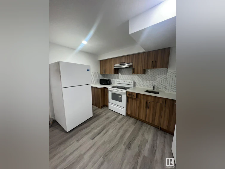 4531 25 Avenue NW, Edmonton, AB, T6L 3X6 - 23