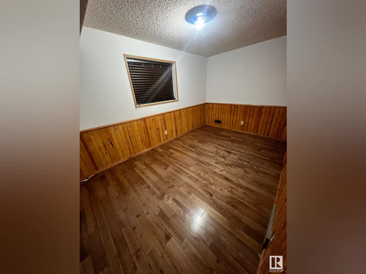 4531 25 Avenue NW, Edmonton, AB, T6L 3X6 - 27