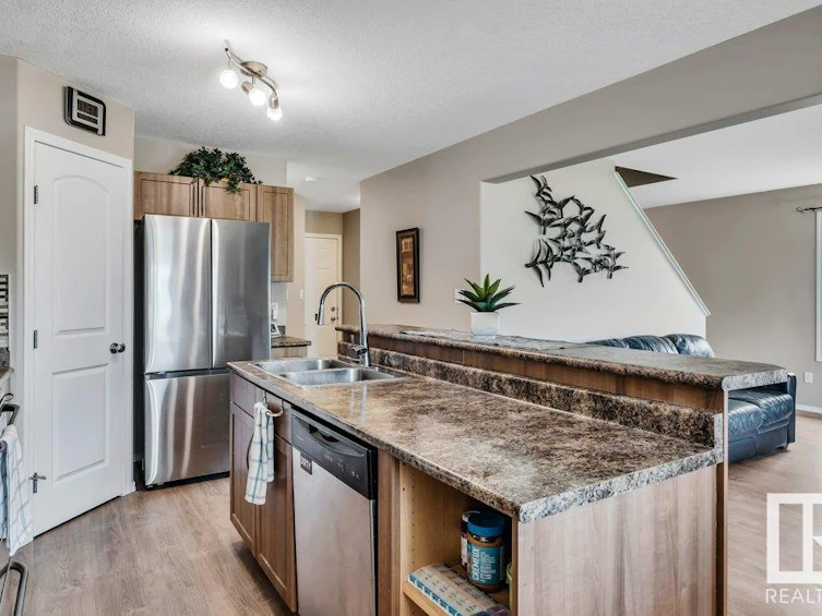 1132 Hays Drive, Edmonton, AB, T6M 0M3 - 11