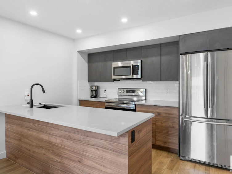 11204 95a Street, Edmonton, AB, T5G 1N8 - 6