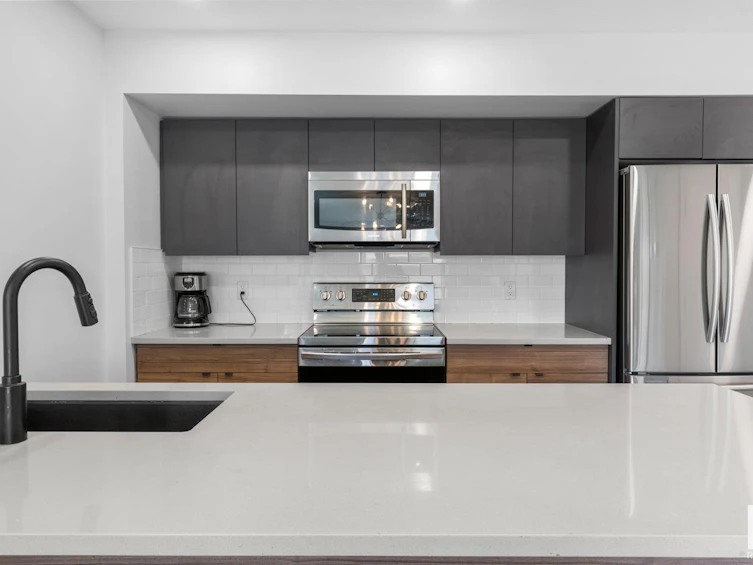11204 95a Street, Edmonton, AB, T5G 1N8 - 8