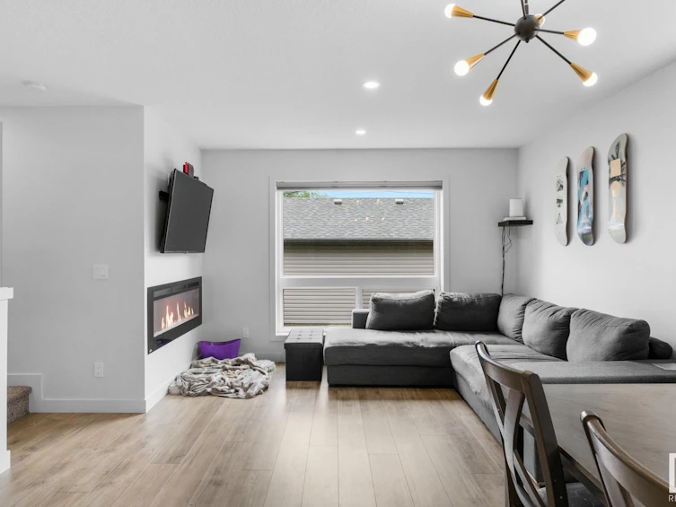 11204 95a Street, Edmonton, AB, T5G 1N8 - 12