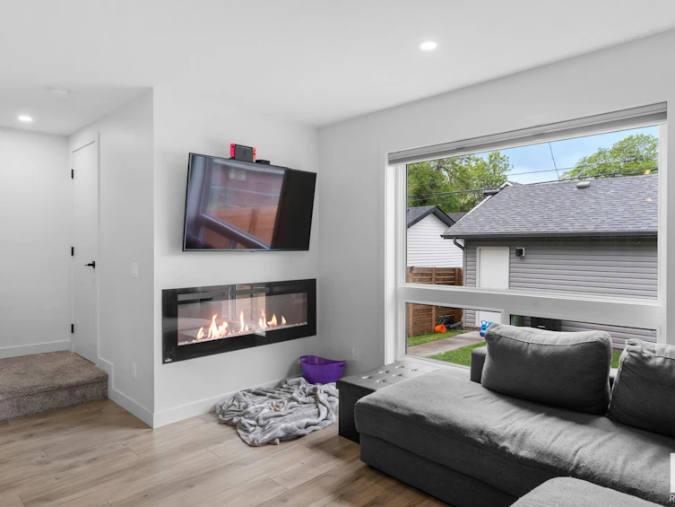 11204 95a Street, Edmonton, AB, T5G 1N8 - 14