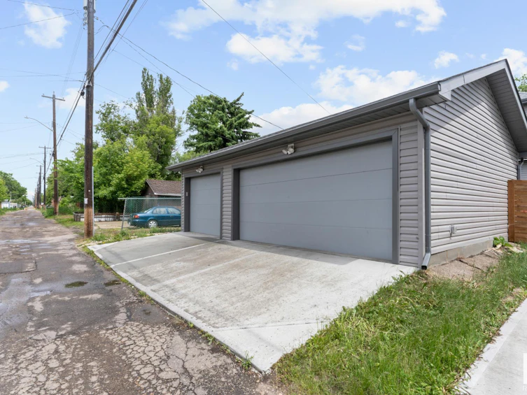 11204 95a Street, Edmonton, AB, T5G 1N8 - 42