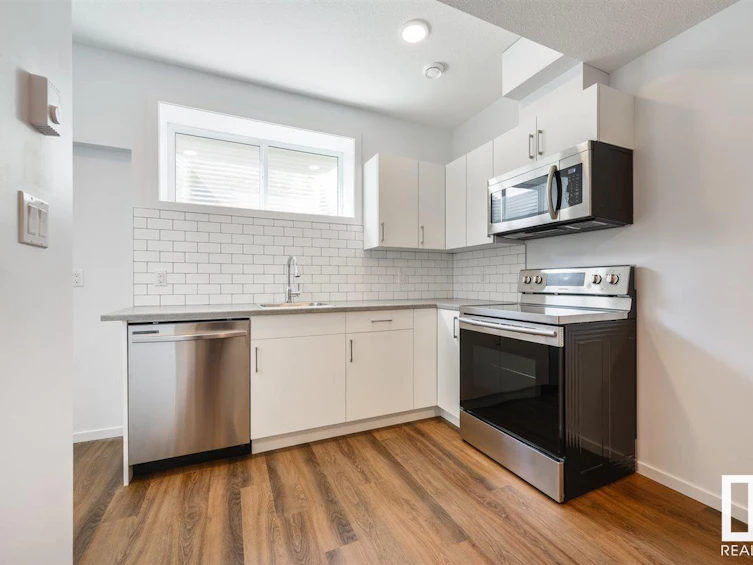 11204 95a Street, Edmonton, AB, T5G 1N8 - 44