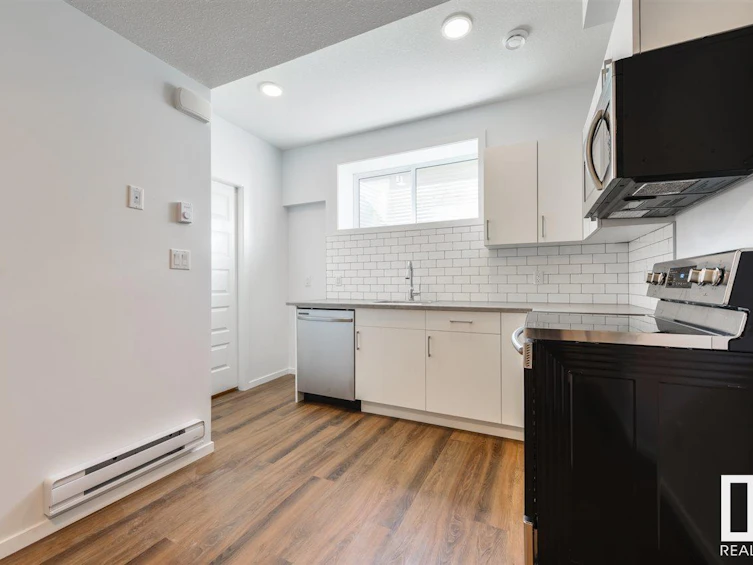 11204 95a Street, Edmonton, AB, T5G 1N8 - 45