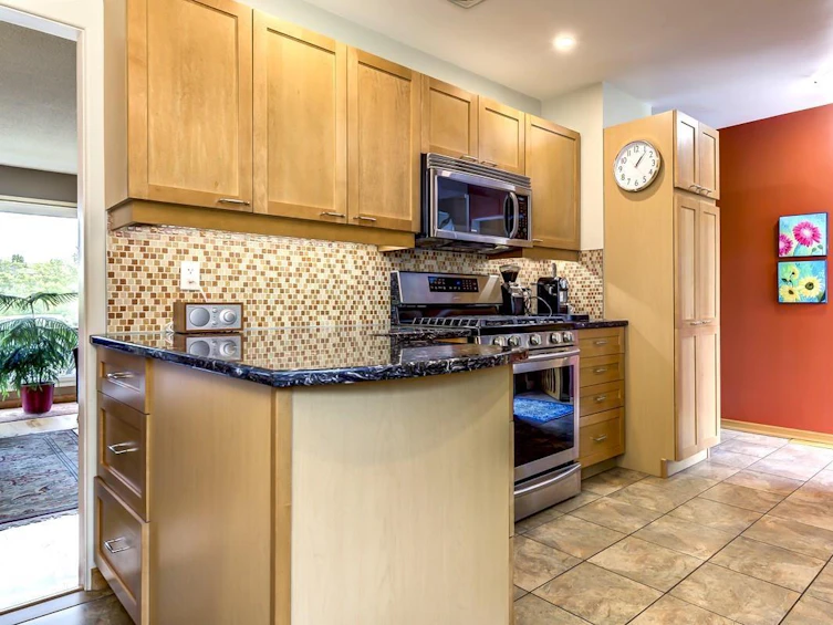 10108 67 Street NW, Edmonton, AB, T6A 2R3 - 10