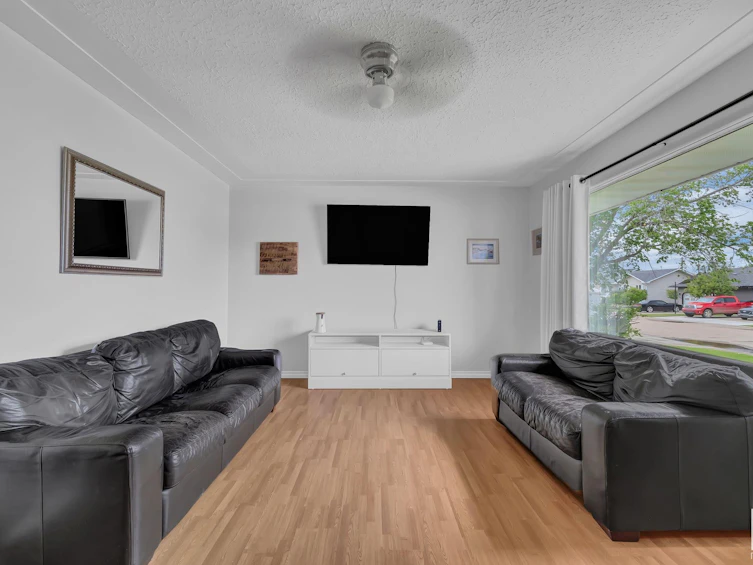 5011 46 Avenue, Millet, AB, T0C 1Z0 - 6