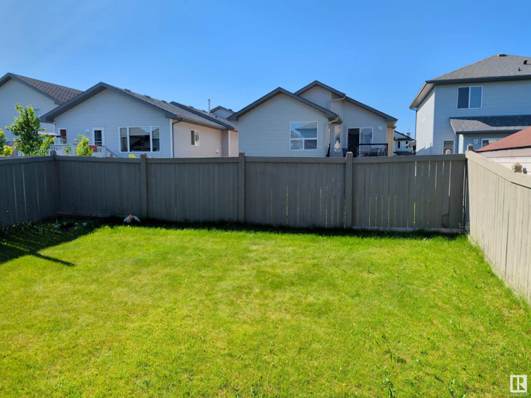 3331 25 Avenue NW, Edmonton, AB, T6T 1Y3 - 3