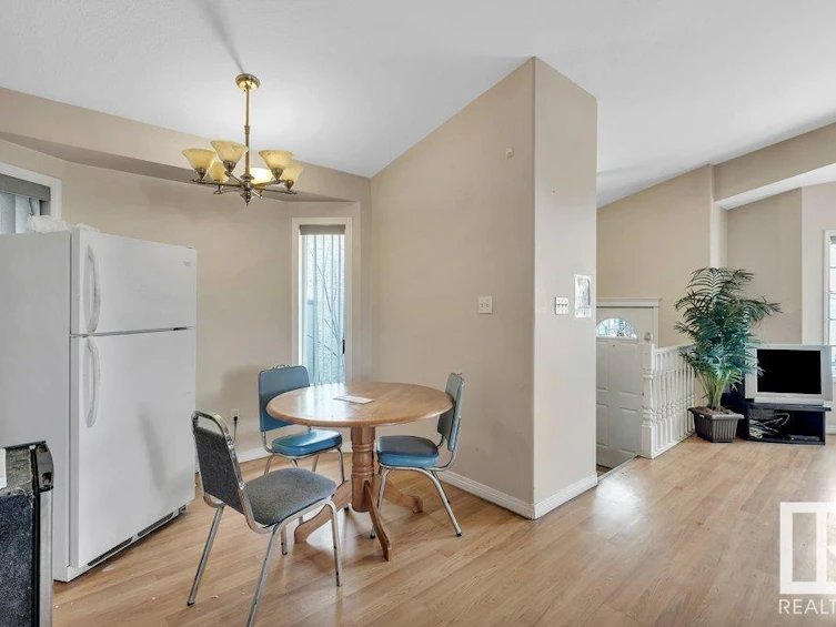 9518 106 Avenue, Edmonton, AB, T5H 0N2 - 12