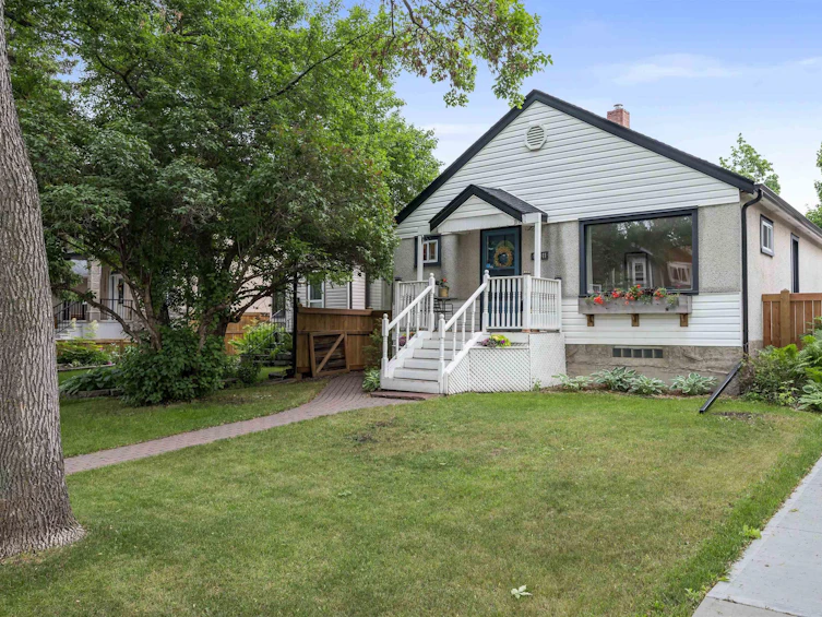 10511 71 Avenue NW, Edmonton, AB, T6E 0X2 - 5