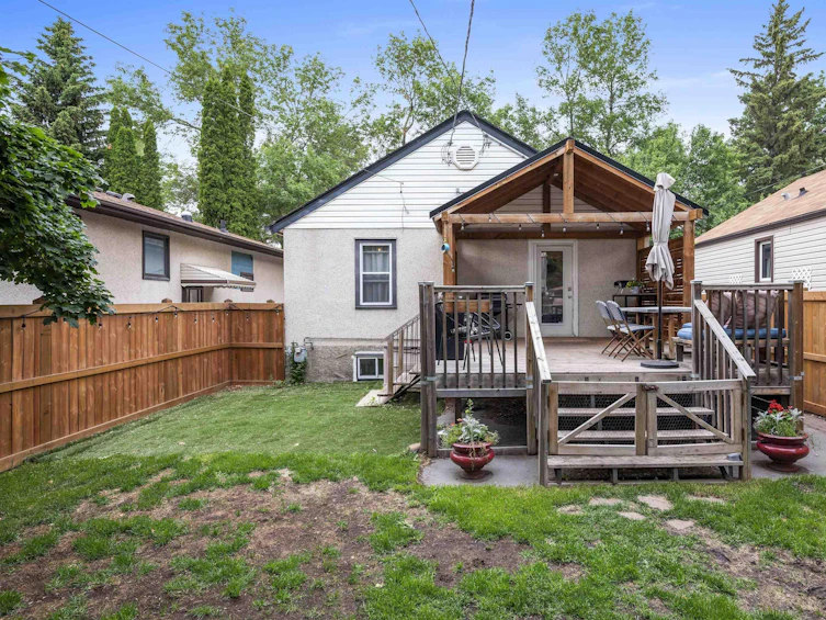 10511 71 Avenue NW, Edmonton, AB, T6E 0X2 - 6