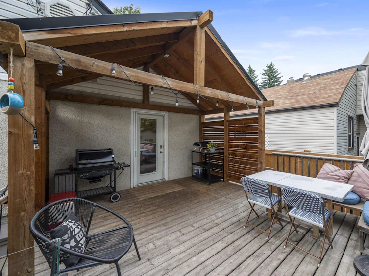 10511 71 Avenue NW, Edmonton, AB, T6E 0X2 - 10