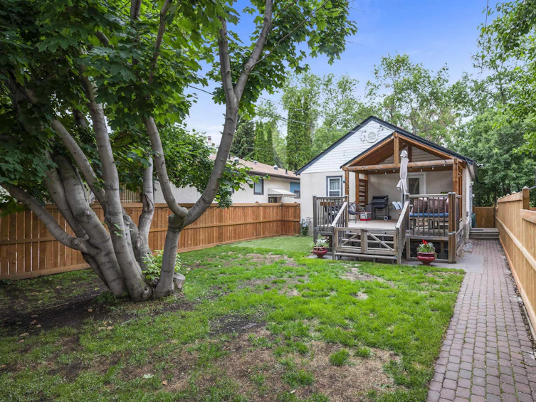 10511 71 Avenue NW, Edmonton, AB, T6E 0X2 - 13