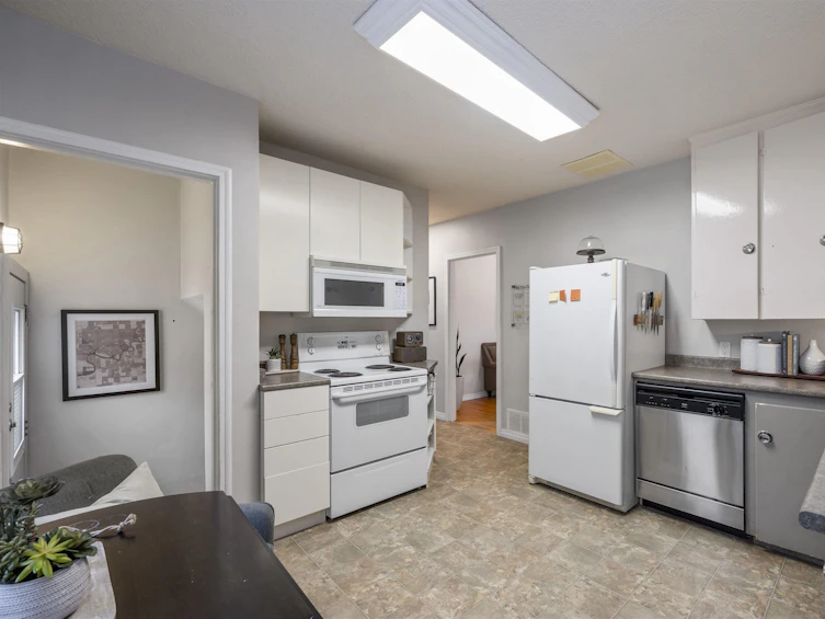 10511 71 Avenue NW, Edmonton, AB, T6E 0X2 - 23