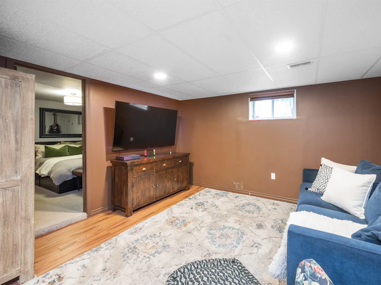 10511 71 Avenue NW, Edmonton, AB, T6E 0X2 - 32