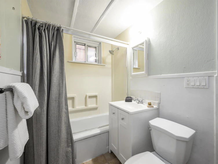 10511 71 Avenue NW, Edmonton, AB, T6E 0X2 - 36