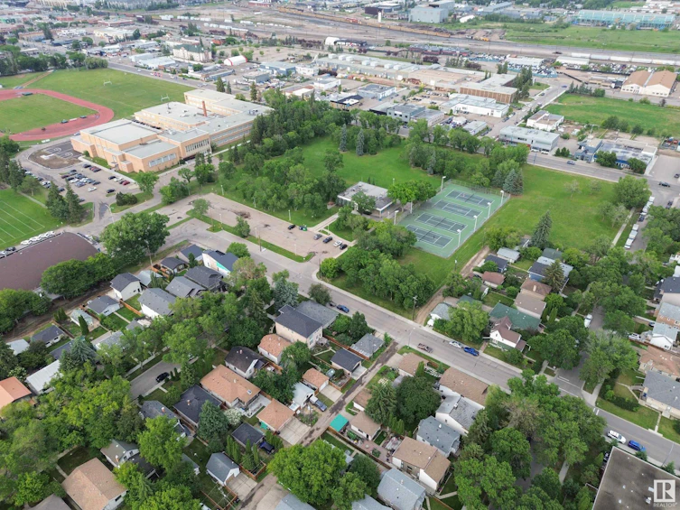 10511 71 Avenue NW, Edmonton, AB, T6E 0X2 - 40