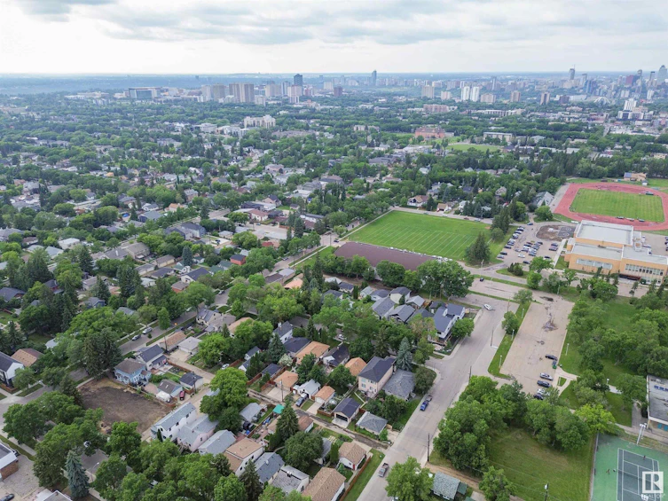 10511 71 Avenue NW, Edmonton, AB, T6E 0X2 - 42