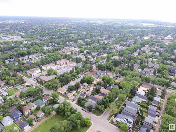 10511 71 Avenue NW, Edmonton, AB, T6E 0X2 - 45