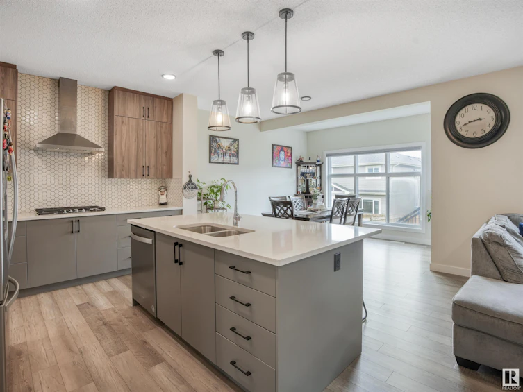 5320 22 Avenue SW, Edmonton, AB, T6X 2H8 - 13